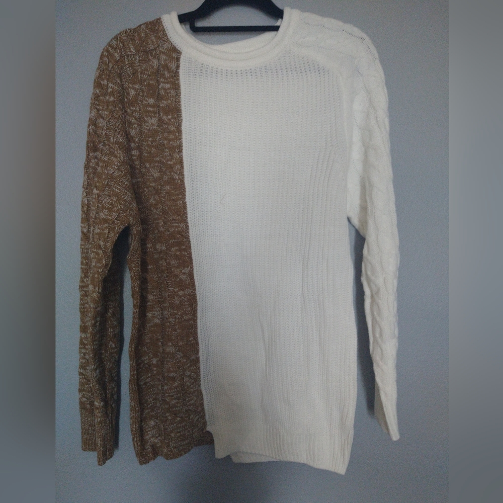 Men's pull over, color blocked sweater.